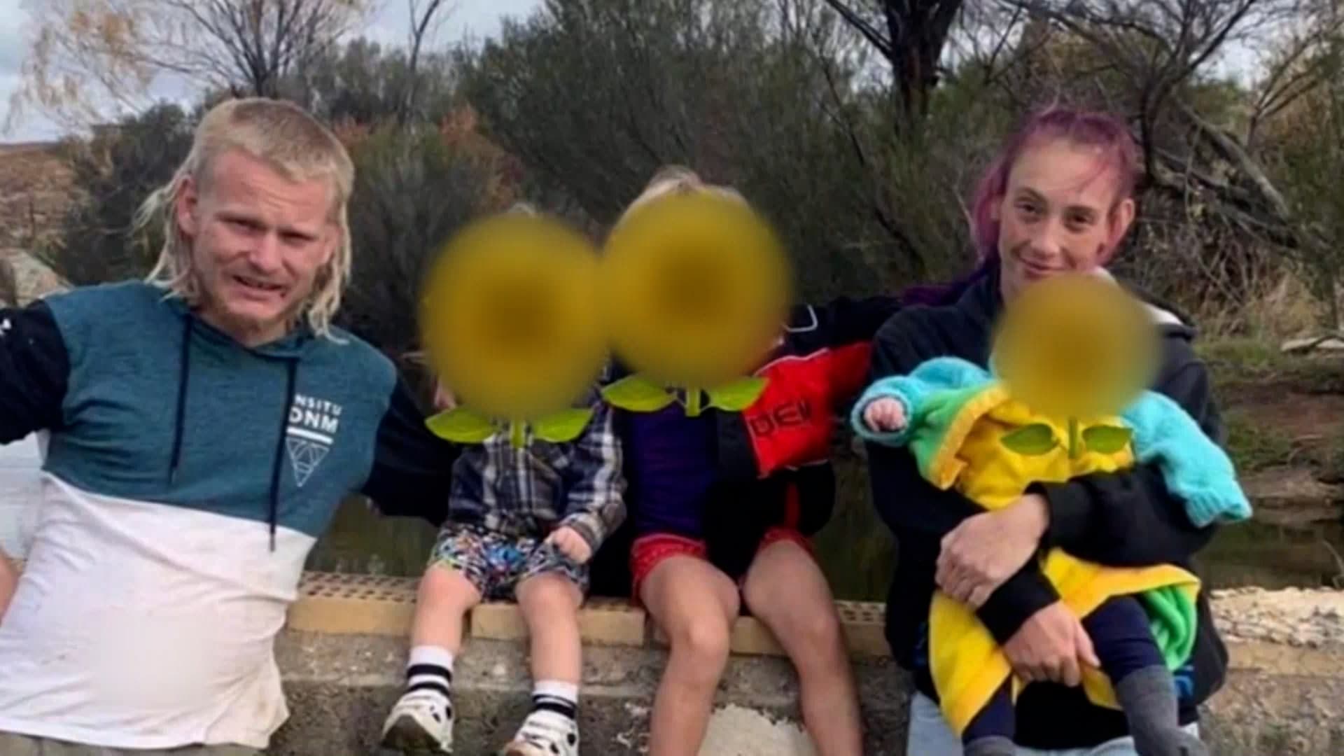 Rodiče při nehodě v Austrálii zemřeli, děti jako zázrakem přežily 55 hodin ve vraku.