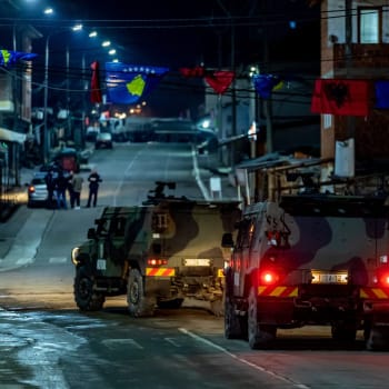 Patrola NATO kontroluje situaci v Kosovu (29. 12. 2022).