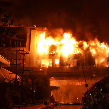 V kambodžském městě Poipet došlo k mohutnému požáru kasina a hotelu.