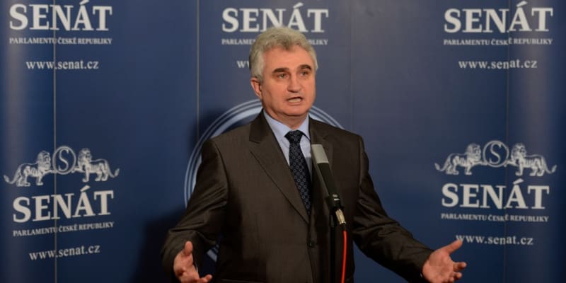 Předseda Senátu Milan Štěch komentuje žalobu na prezidenta, březen 2013 