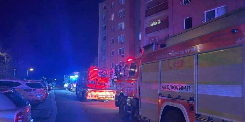 Hasiči v Kopřivnici zasahovali u zřícené příčky v jednom z bytů, zřejmě v důsledku menší exploze.