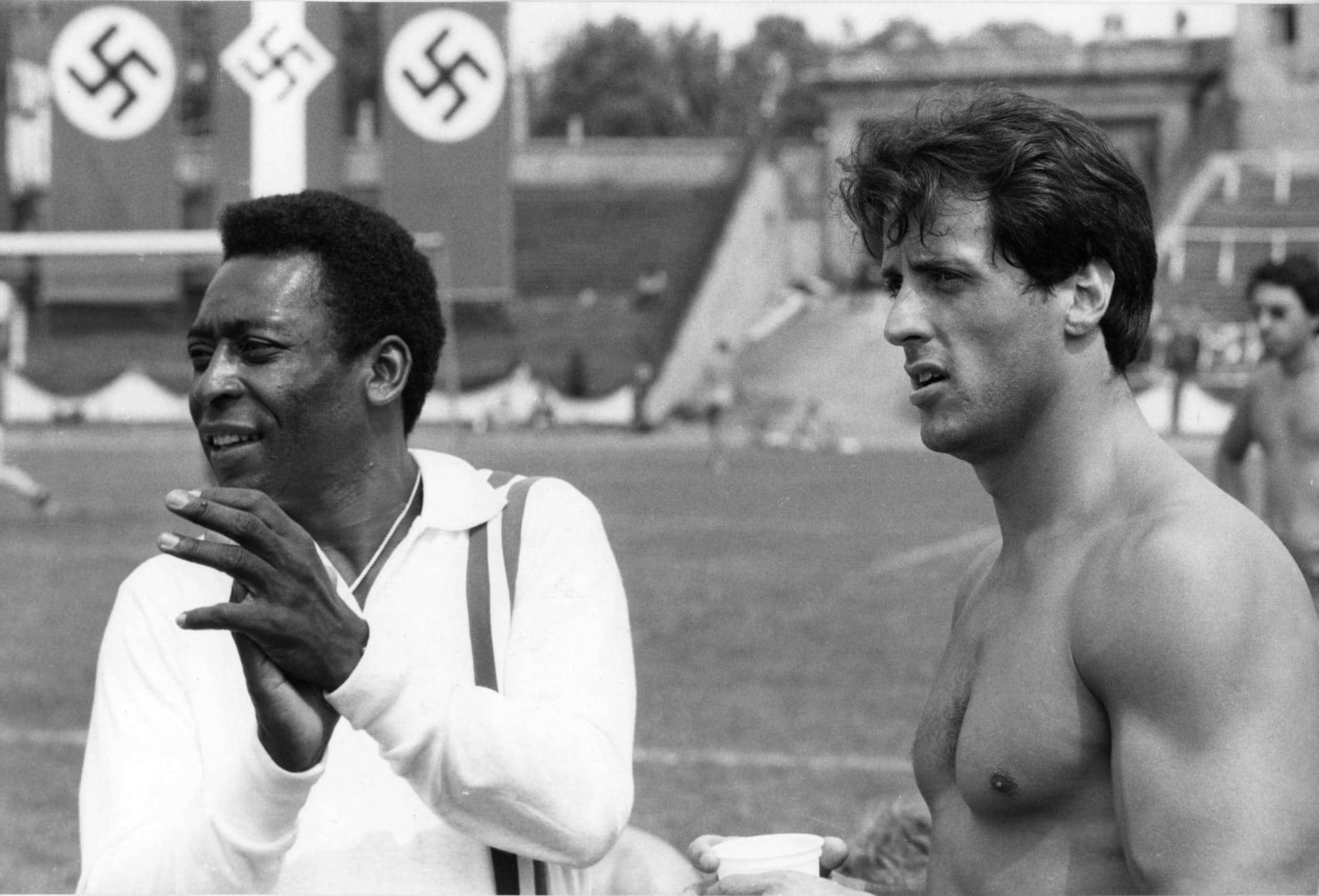 Pelé a Sylvester Stallone ve filmu o zajatcích prchajících před nacisty.