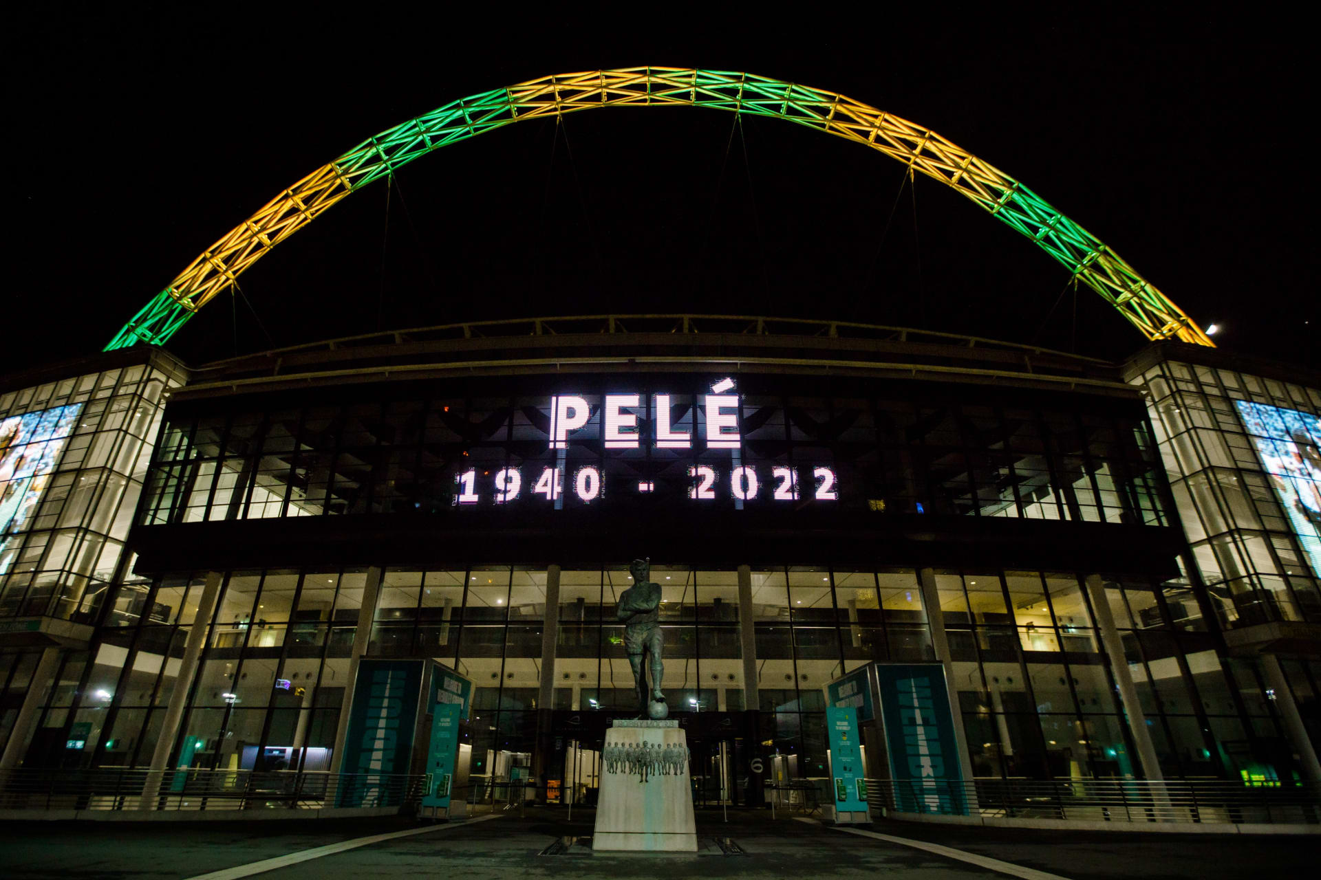 Do brazilských barev se kvůli Pelému oděl i slavný anglický stadion Wembley.