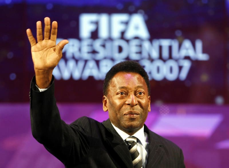 Pelé odešel do fotbalového nebe. 