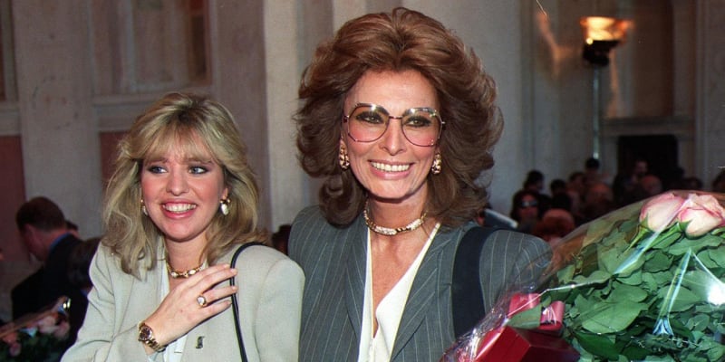 Sophia Loren se svou neteří Alessandrou Mussolini v roce 2000