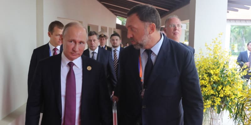 Oleg Děripaska v rozhovoru s Vladimirem Putinem
