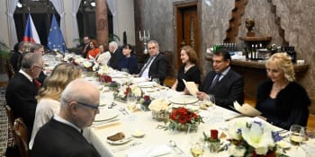 Politická elita, soupeři i kolegové u jednoho stolu. Fiala uspořádal večeři bývalých premiérů