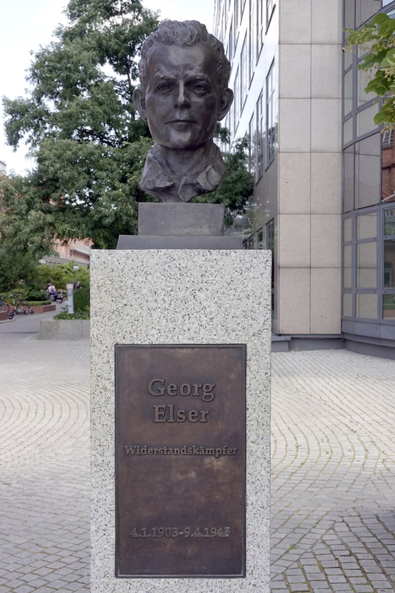 Busta Georga Elsera v Berlíně