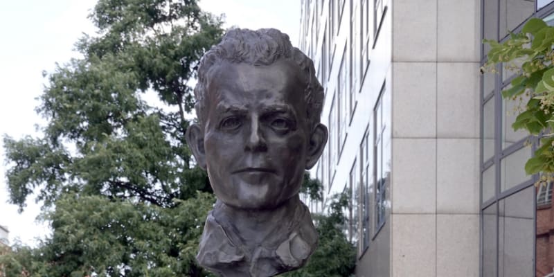 Busta Georga Elsera v Berlíně