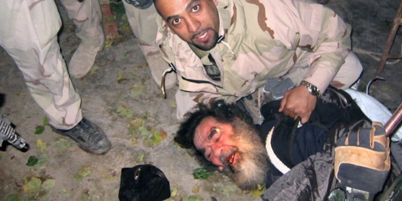 Zadržení iráckého prezidenta Saddáma Husajna americkými silami.