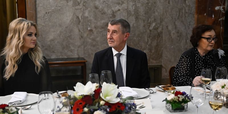 Petr Fiala uspořádal večeři pro bývalé premiéry.