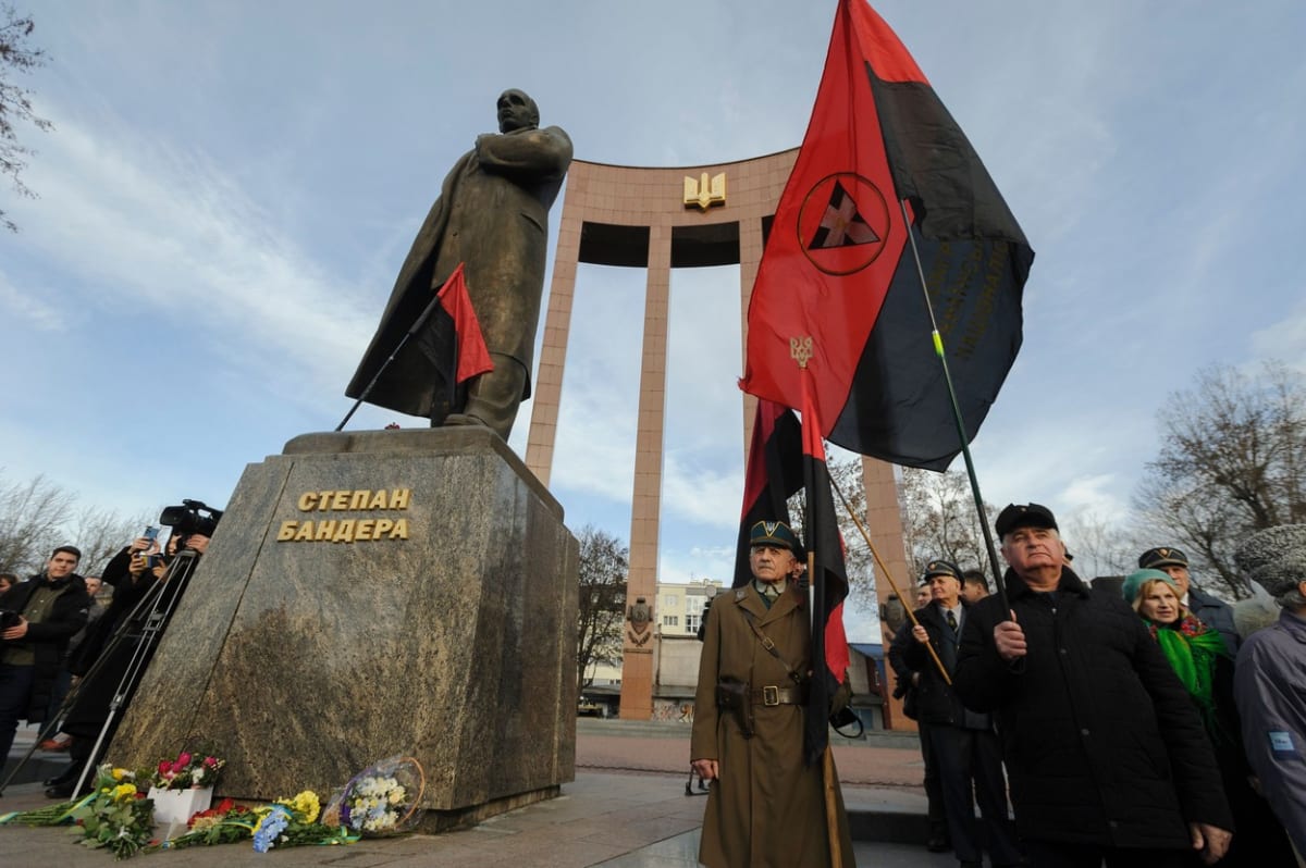 Lidé ve Lvově si 1. ledna připomněli 114. výročí od narození ukrajinského nacionalisty Stepana Bandery