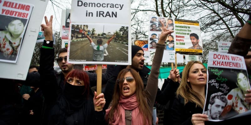 Protestující íránské ženy 