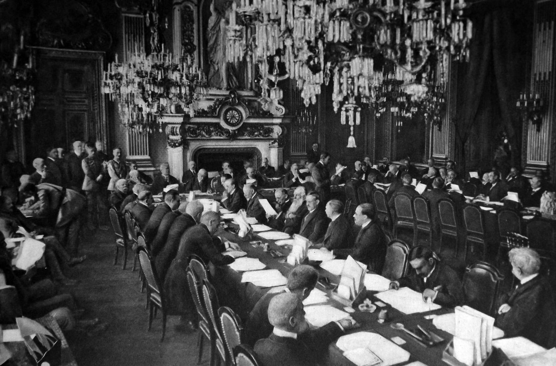 Versailleská smlouva z roku 1919 byla podle historika Andreje Zubova svým způsobem omyl.