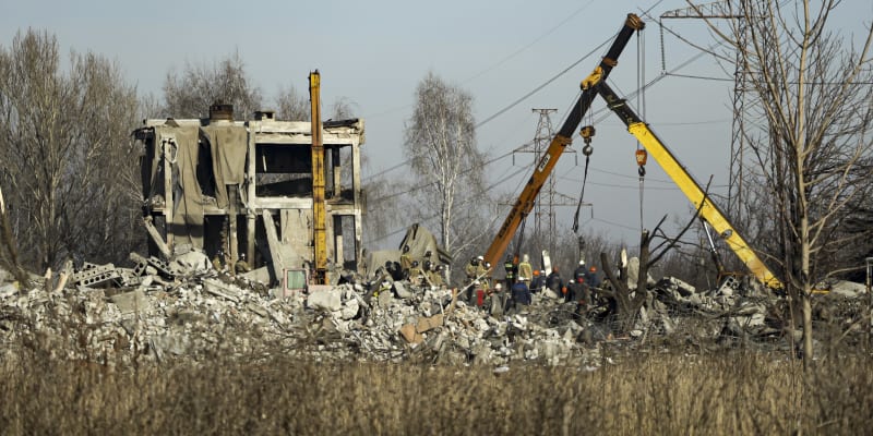 Moskva uvedla, že při novoročním ukrajinském útoku v Makijivce zemřelo 89 vojáků. 
