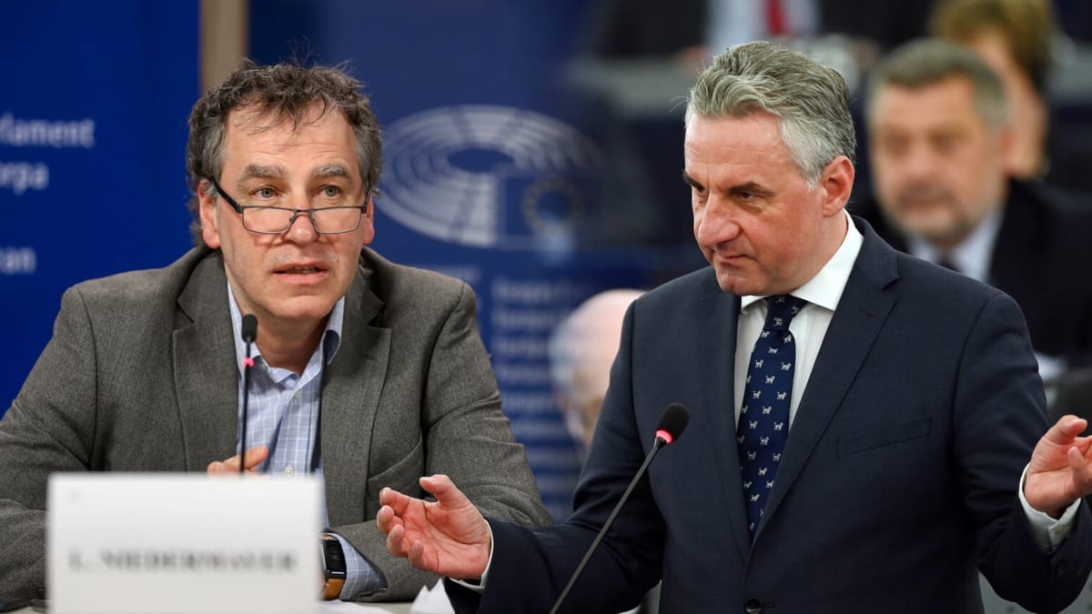 Europoslanci Luděk Niedermayer (TOP 09) a Jan Zahradil (ODS) se na otázce zavedení eura neshodnou.