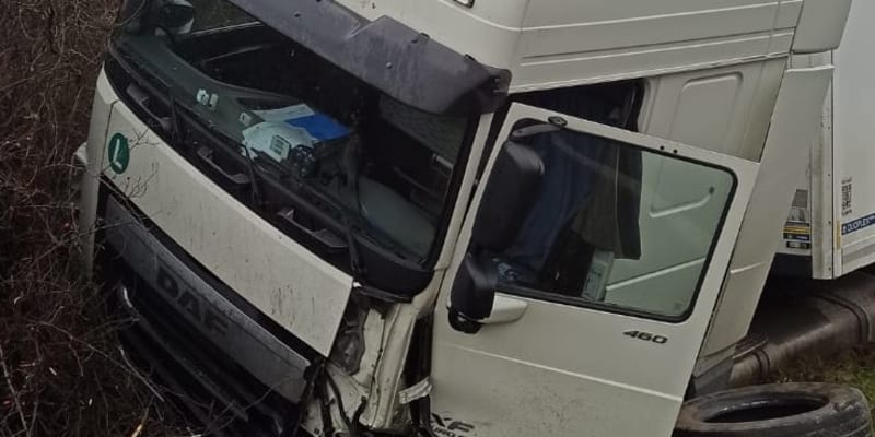 Při srážce kamionu a osobního auta na Slovensku zemřela 23letá Simona.