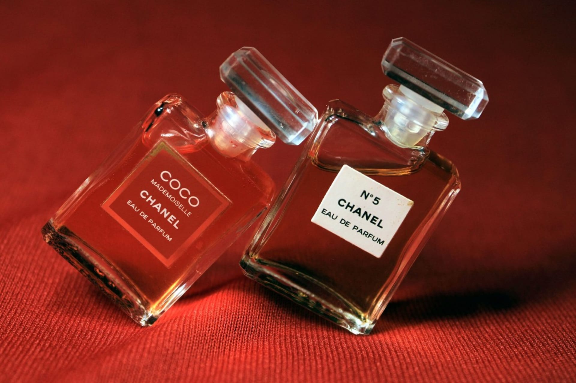 Ikonický parfém Chanel n. 5 patří doposud k nejoblíbenějším na světě.