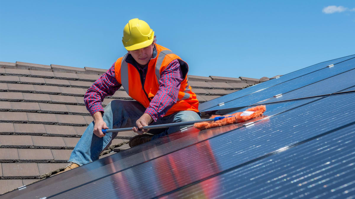 Fotovoltaika je cestou k úsporám i soběstačnosti. Nově by měla být dostupná i pro bytové domy.