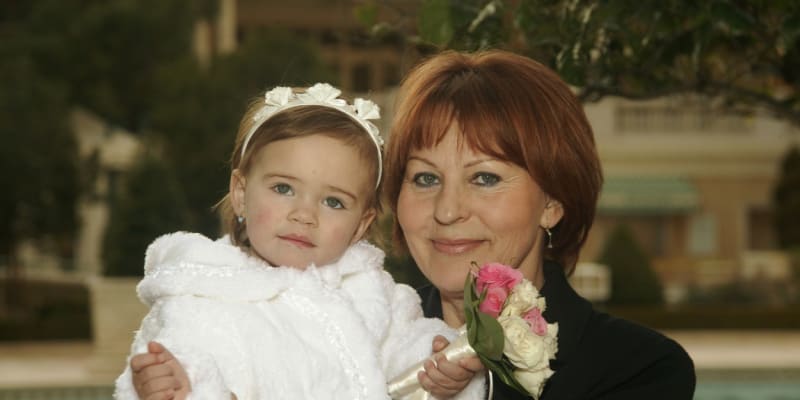 Malá Charlotte s Ivaninou maminkou Blankou, která svou dceru v Las Vegas odvedla k oltáři.