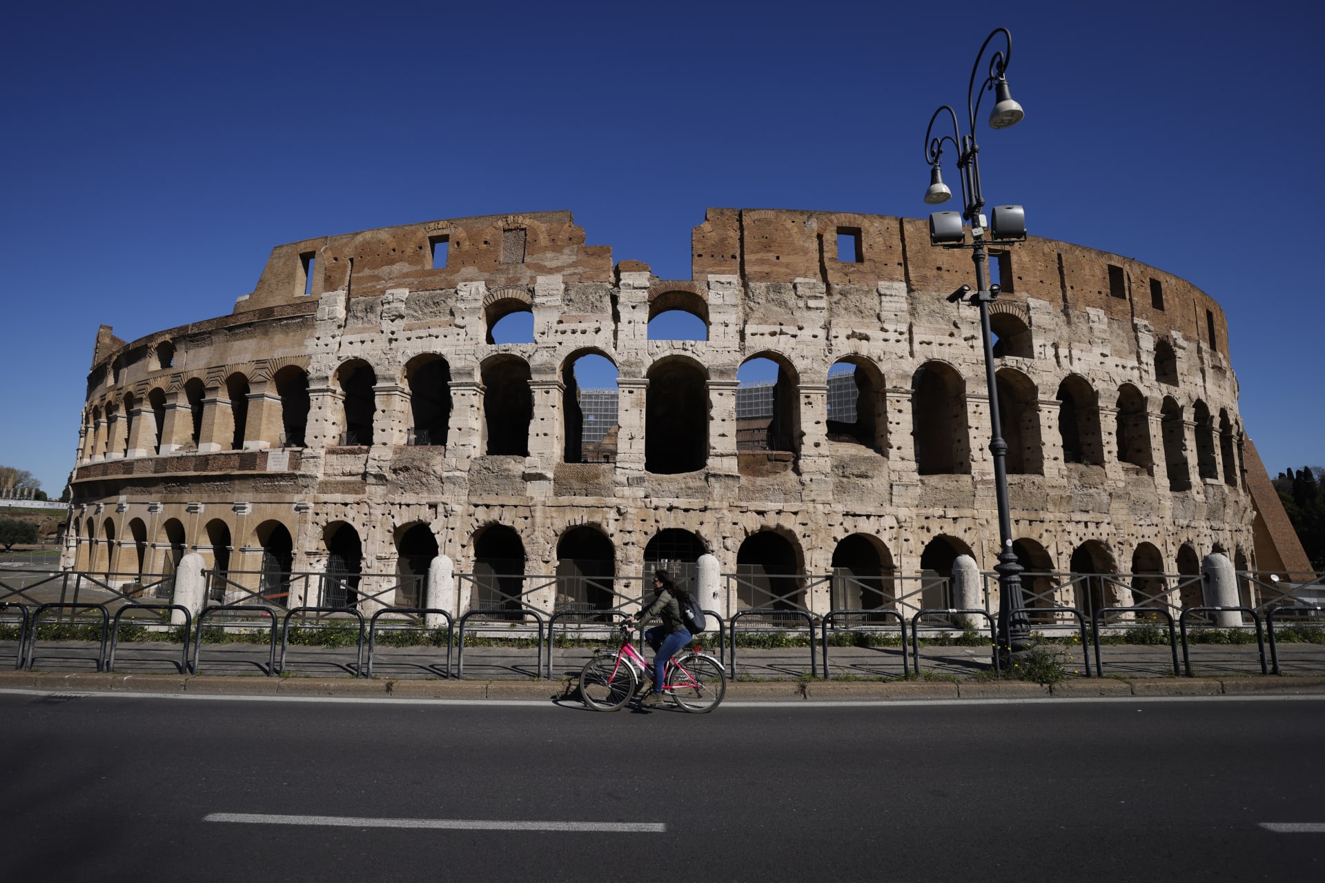 Koloseum je staré bezmála dva tisíce let. Do dnešních časů se zachovalo ve fantastickém stavu,