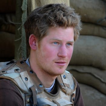 Princ Harry během své vojenské služby v Afghánistánu.