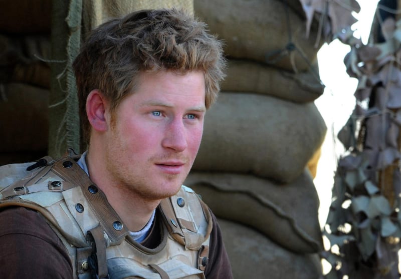 Princ Harry během své vojenské služby v Afghánistánu.