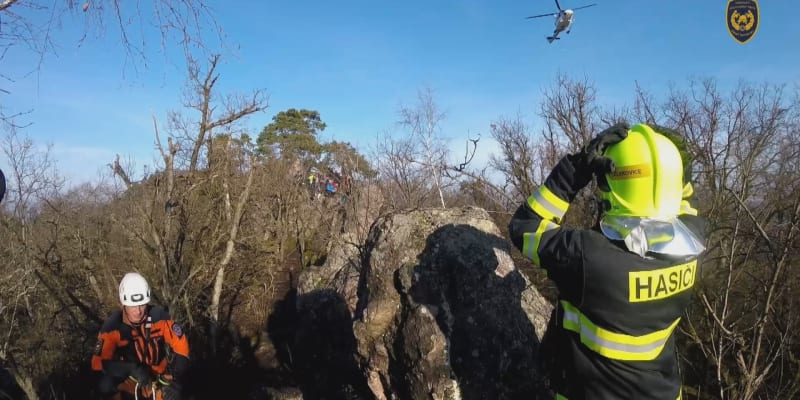 Dramatickou akci u Babího lomu v Jihomoravském kraji zachytily kamery záchranářů.
