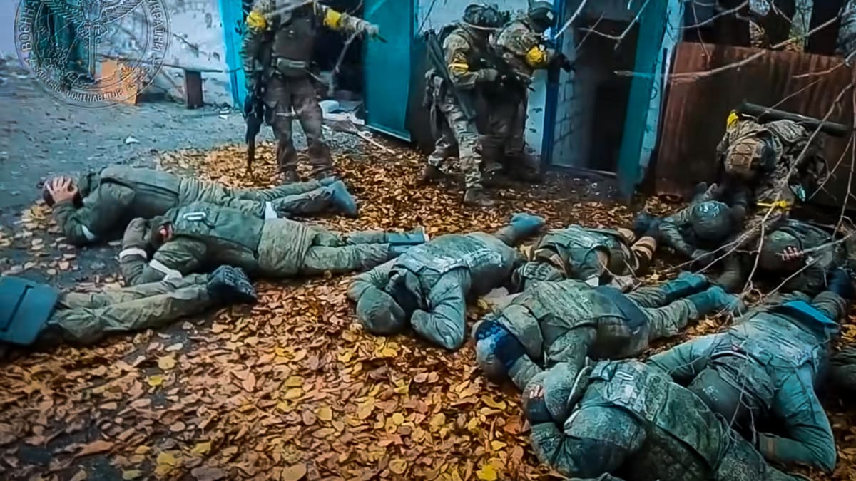Elitní jednotka Kraken se s ruskými vojáky příliš nemazlí. Ukazuje to i jejich nejnovější video z úspěšného výpadu v Luhanské oblasti.