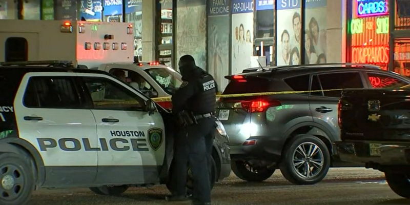 Lupič přepadl kavárnu v Houstonu, jeden z hostů ho zastřelil