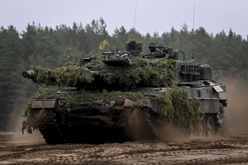 Německý tank Leopard na cvičení v Litvě (26. 9. 2022)