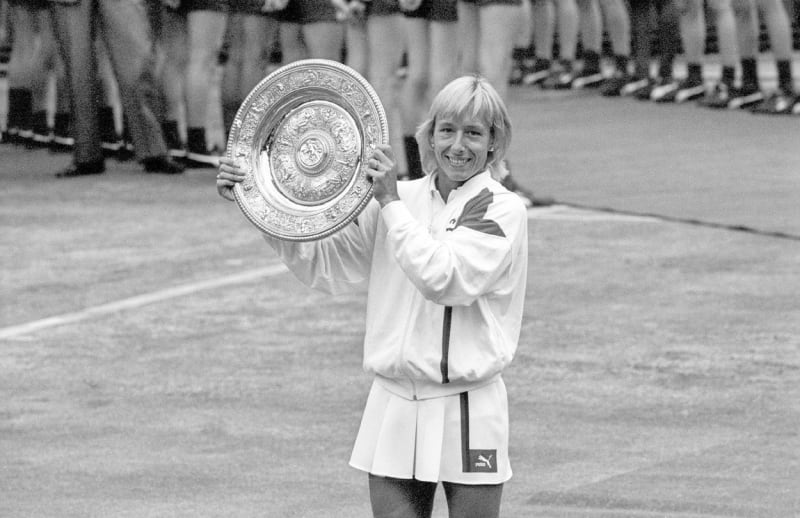 Martina Navrátilová v ženské dvouhře získala ve Wimbledonu rekordních devět titulů. 