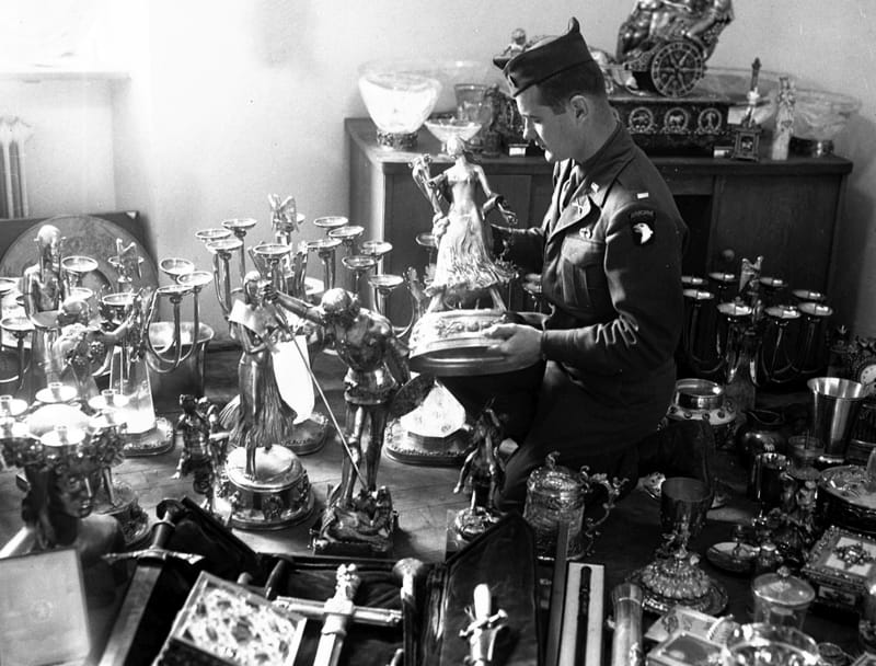 Nacisté bezostyšně kradli cenné předměty z celé Evropy. Na snímku část „soukromé sbírky“ Hermanna Göringa