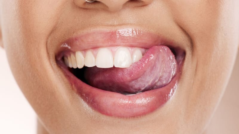 Neplaťte za bělení zubů. Pro zářivý úsměv si stačí osvojit těchto 5 návyků
