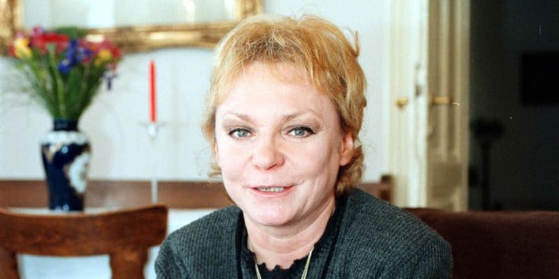 Klára Jerneková pocházela z umělecké rodiny. Jejím otcem byl režisér Karel Jerneka, matka herečka Jiřina Stránská.