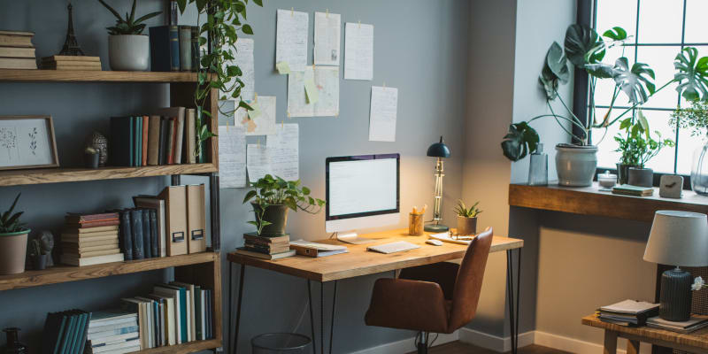 Dobře zorganizovaný pracovní stůl může zvýšit vaši produktivitu, zlepšit vaši koncentraci a snížit stres. 