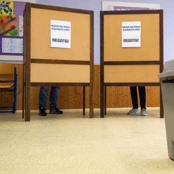 Volební místnost a volební urna