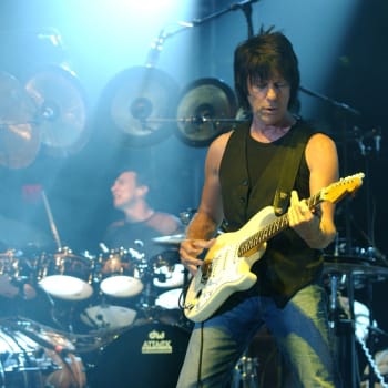 Zemřel legendární kytarista Jeff Beck