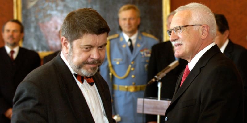 Do funkce ministra kultury ho jmenoval tehdejší prezident Václav Klaus. 
