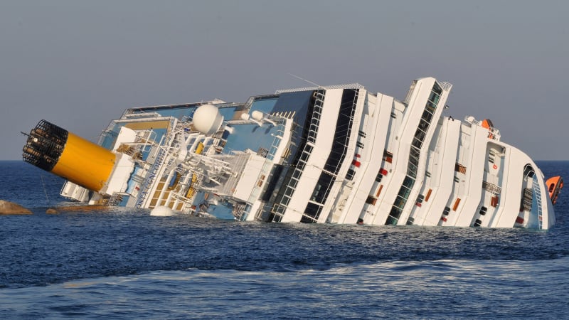 Ztroskotání Costa Concordia odhalilo slabošství kapitána. Došlo nakonec k ekologické katastrofě?