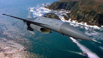 ON-LINE: Padlo tabu, USA zvažují dodat Kyjevu letouny F-16. Rusové počítají další ztráty