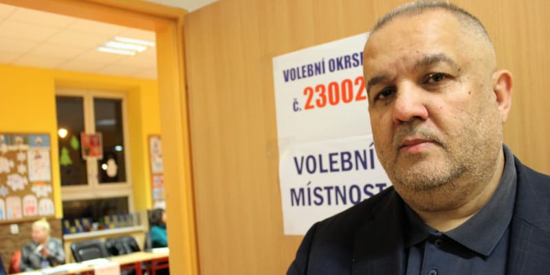 Vlivný romský vajda a poradce vlády Josef Stojka volil v pátek v ostravských Vítkovicích. 