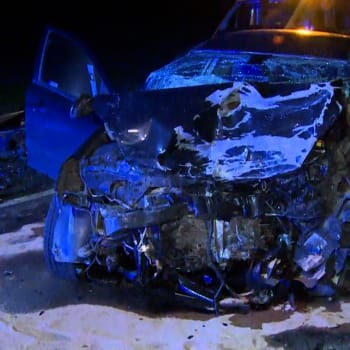 Při čelní srážce na Kladensku zemřeli oba řidiči.