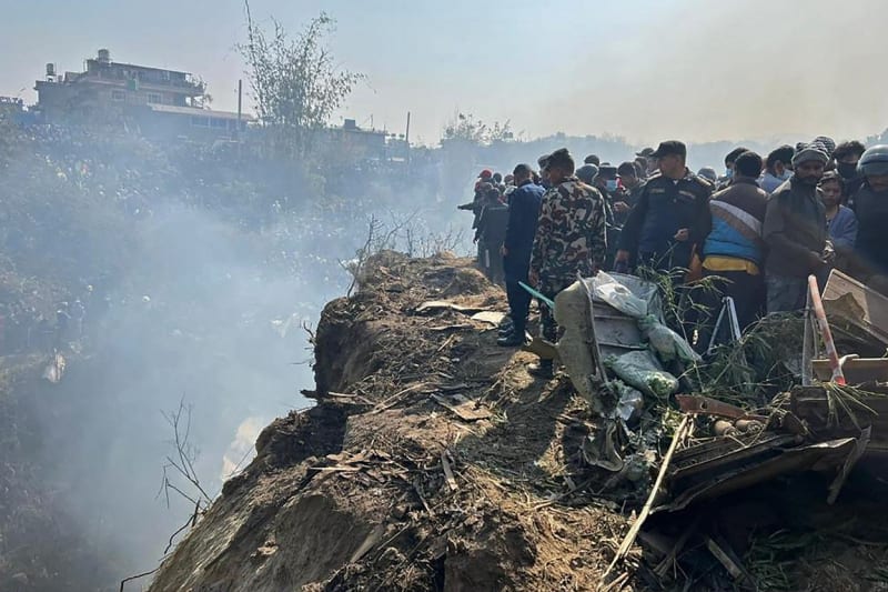 V Nepálu se zřítilo letadlo.