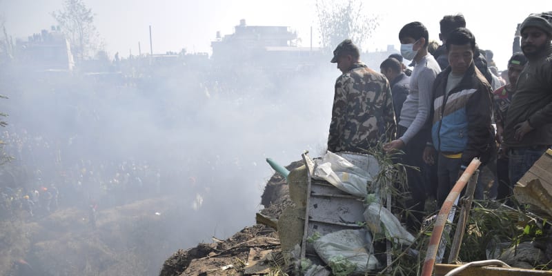 V Nepálu se zřítilo letadlo. 