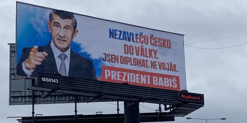Prezidentský kandidát a expremiér Andrej Babiš rozjel kampaň před druhým kolem prezidentské volby. Jeho billboard způsobil pobouření.