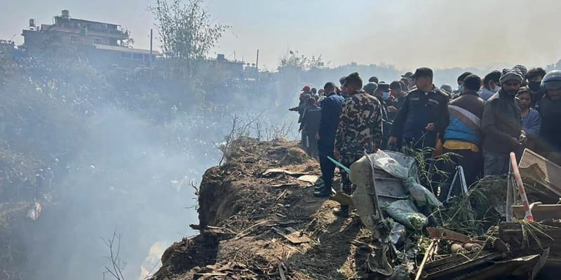 Nejméně 40 obětí si v neděli ráno vyžádala havárie letadla v Nepálu. 