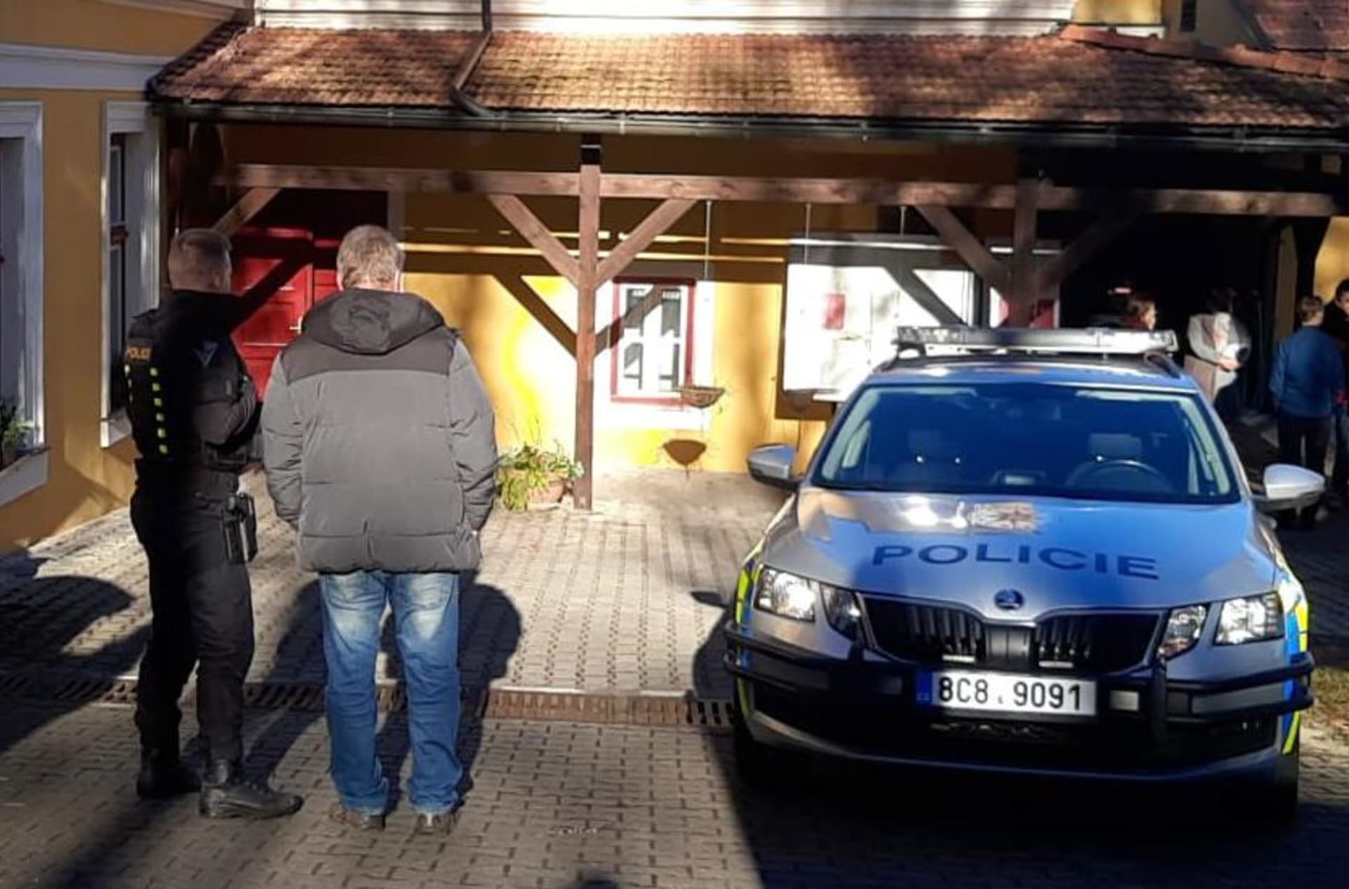 Do střední školy v Českém Krumlově přinesl student nůž, zasahovala policie.