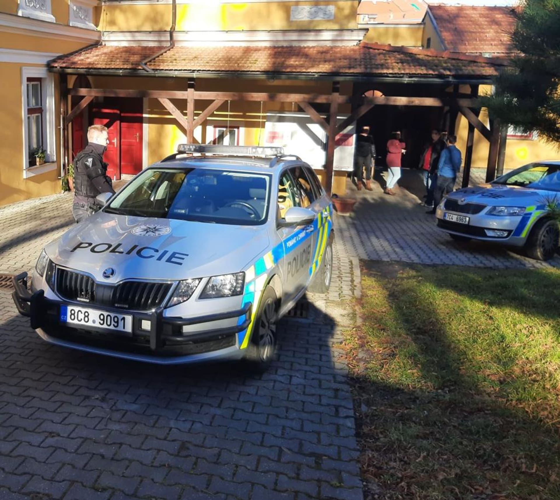 Do střední školy v Českém Krumlově přinesl student nůž, zasahovala policie.