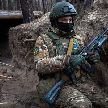 Ukrajinští vojáci drží své zákopy na Donbasu.